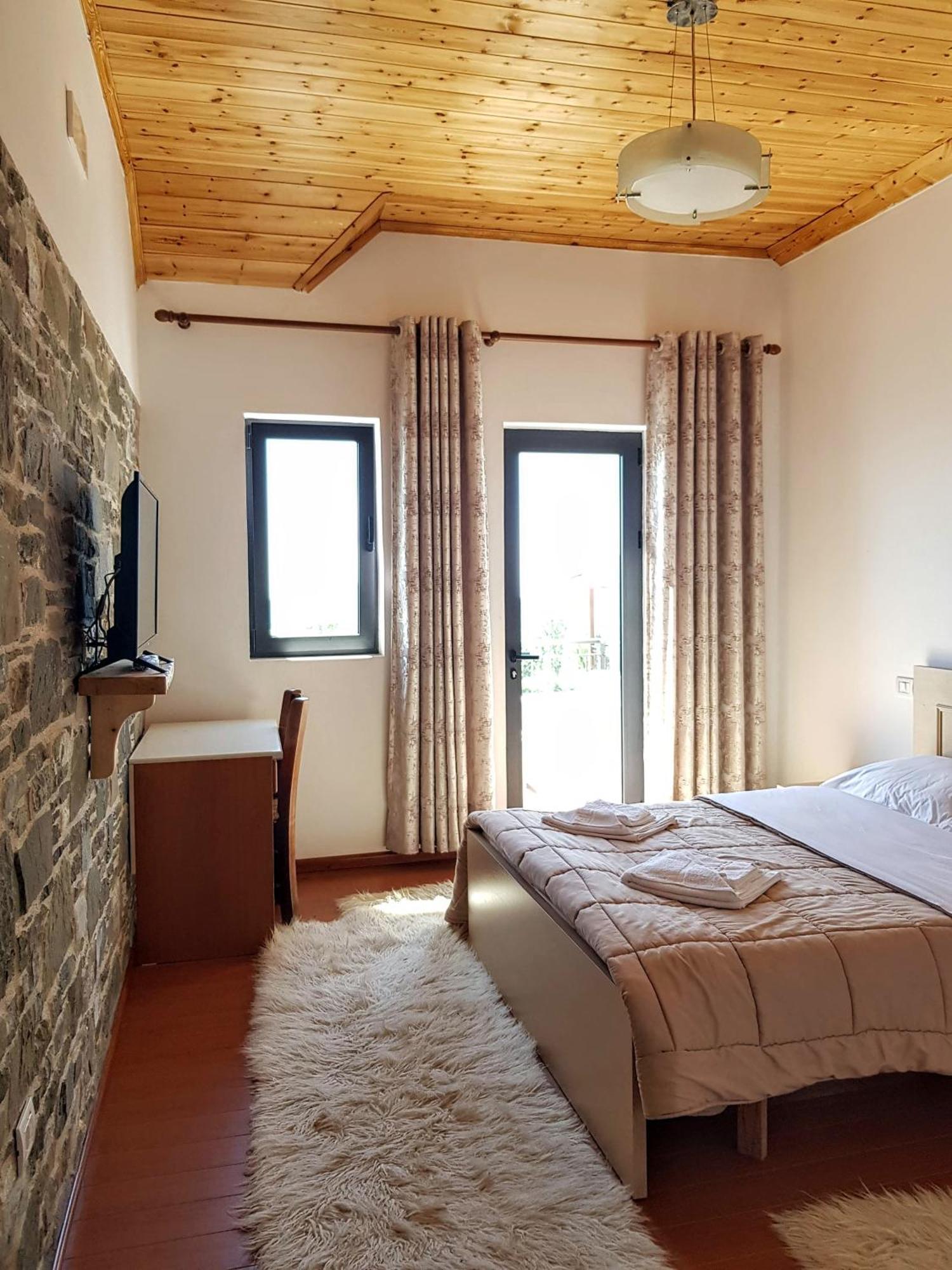 Sofra E Shpatit Hotel Elbasan Bilik gambar